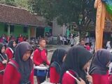 Drumband Gita Madju Harmoni MTsN 7 Gunungkidul Semarakkan Kegiatan MI YAPPI Natah